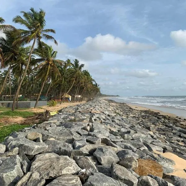 BEACH faceing rooms with private beach, hotel v destinaci Kalyānpur