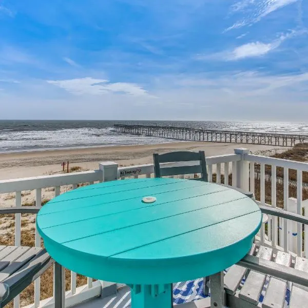 Salt and Light Oceanfront Condo with Pool and Elevator, hotel en Monogram