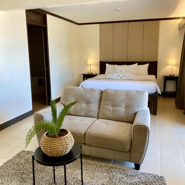 Plaza Del Norte Hotel and Convention Center, hotel v destinaci Laoag