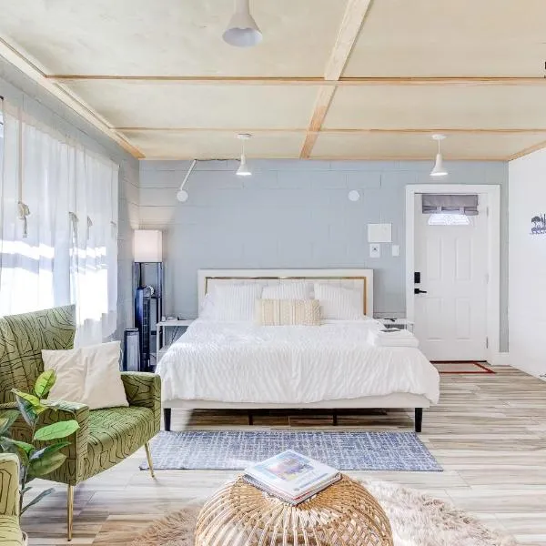 The Moose #6 - Modern Luxe Studio with Free Parking & King Bed, hotel en Memphis