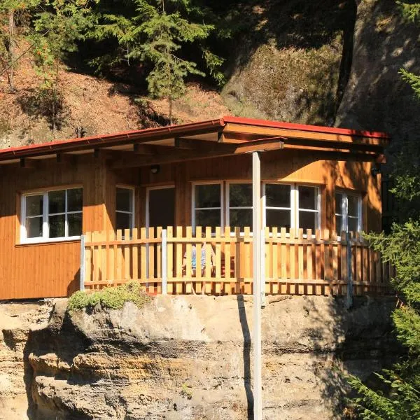 Malběnka - chata na skále pod hradem Kokořín, hotel v destinácii Lobeč