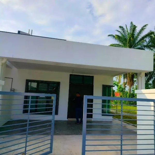 Aiman's Rose HomeStay, hotell sihtkohas Teluk Panglima Garang