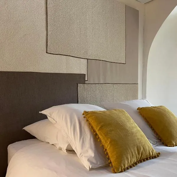 In Provence Hôtel - Expérience Atypique – hotel w mieście Venelles