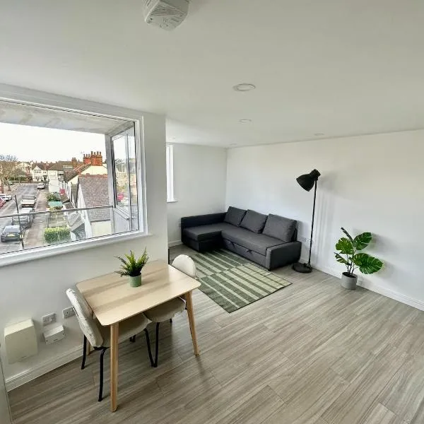 Modern Flat in Leigh Broadway, hotel in Leigh-on-Sea