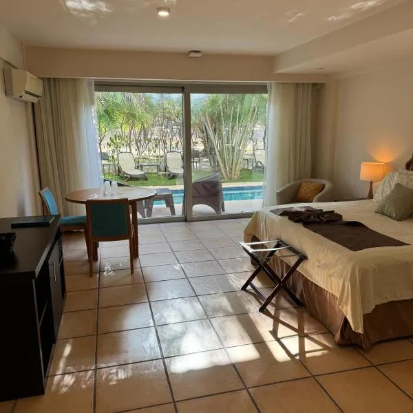 GOLF CORONADO LUXURY MANGO SUITE PRIVATE POOL FEE INCLUDED, hotel en Playa Coronado