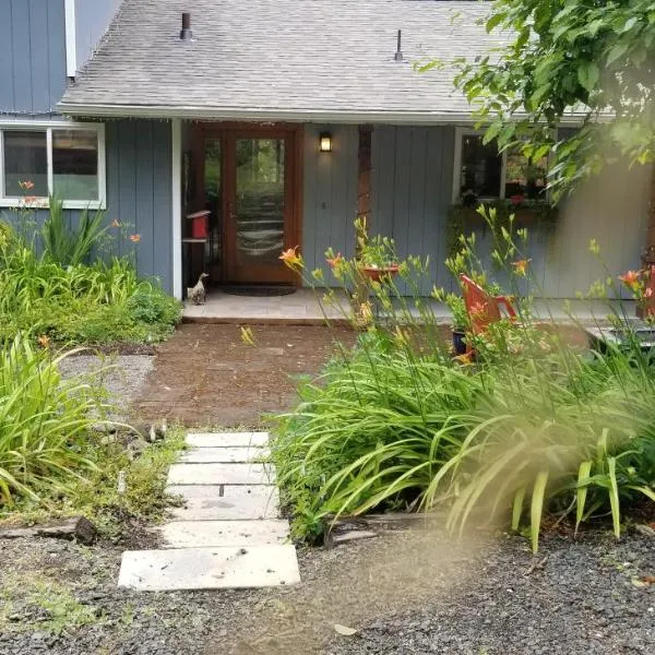 Creekside Bed and Breakfast Guest Room, hotel v destinácii Deerhorn