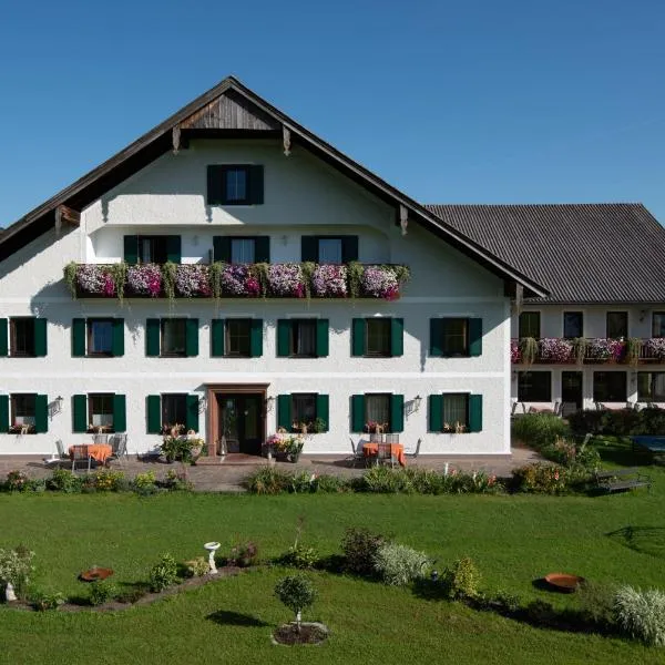 Pension Zenzlgut, hotel in Oberhofen am Irrsee