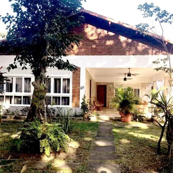 Casa Bosque da Praia 5 quartos, bilhar e ar split., hotel em Rio das Ostras