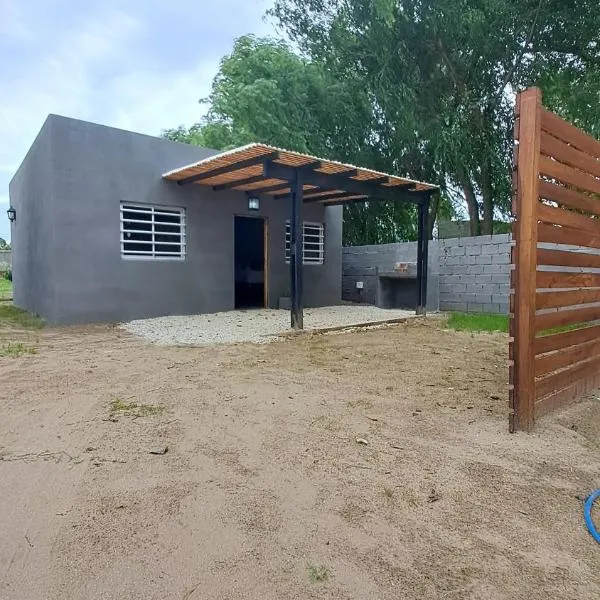 Complejo Las Palmeras.Casa 3, hotel en San Clemente del Tuyú