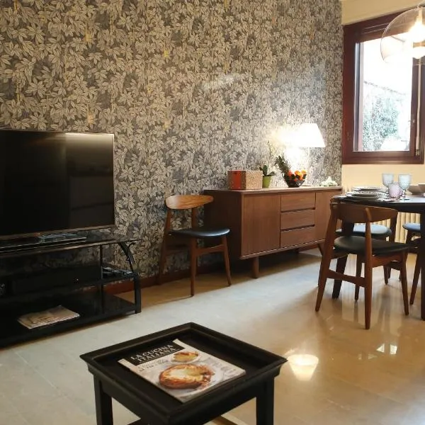 Casa moderna nel centro di Imola, hotel v destinaci Imola