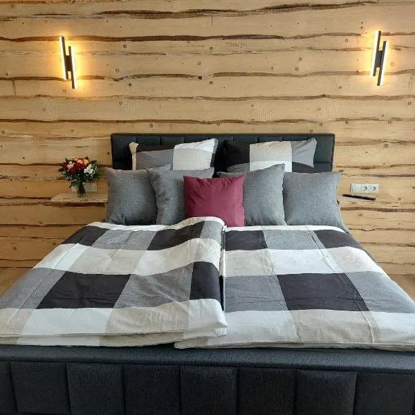 Premium Vulkaneifel Chalet, khách sạn ở Lutzerath
