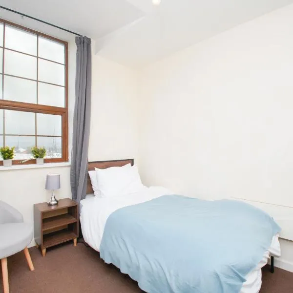 3 bed apartment, centre of Rochdale、ロッチデールのホテル