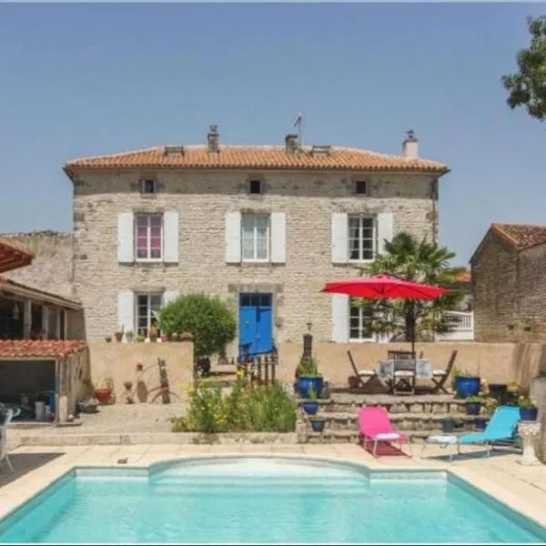 Beautiful Charente Home with swimming pool – hotel w mieście Marcillac-Lanville