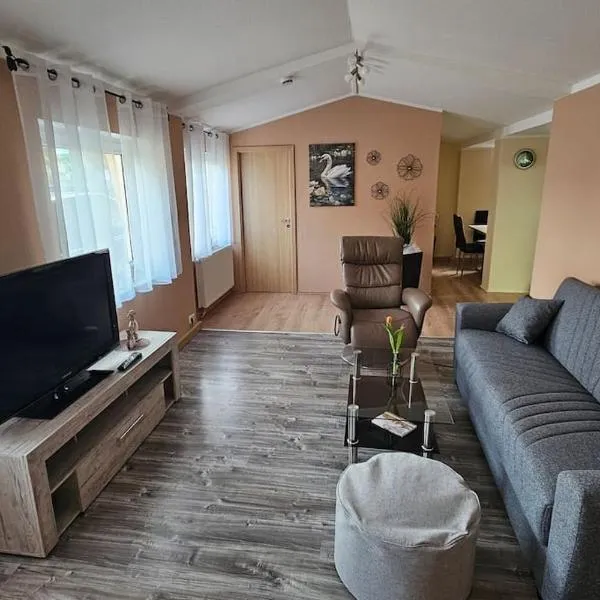 Ferienwohnung am Schwanenteich, hotel v destinaci Bad Klosterlausnitz