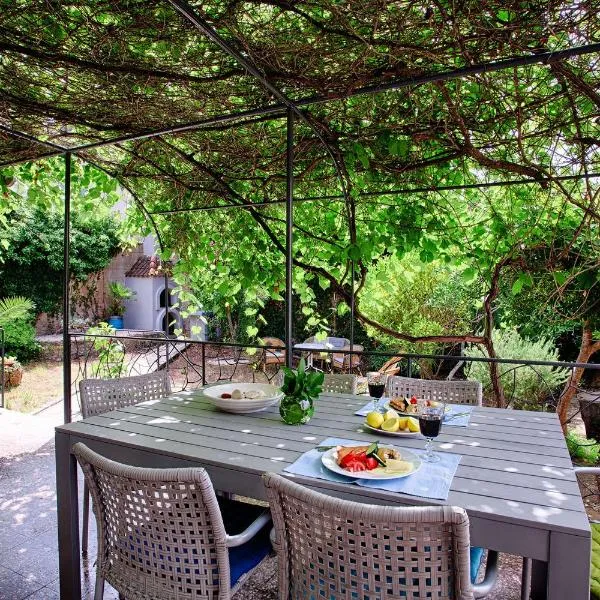 Villa Franca - with private garden, near beach, hotel v destinaci Vis