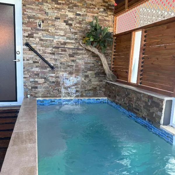 Moon’s Place, hotel in Toa Baja
