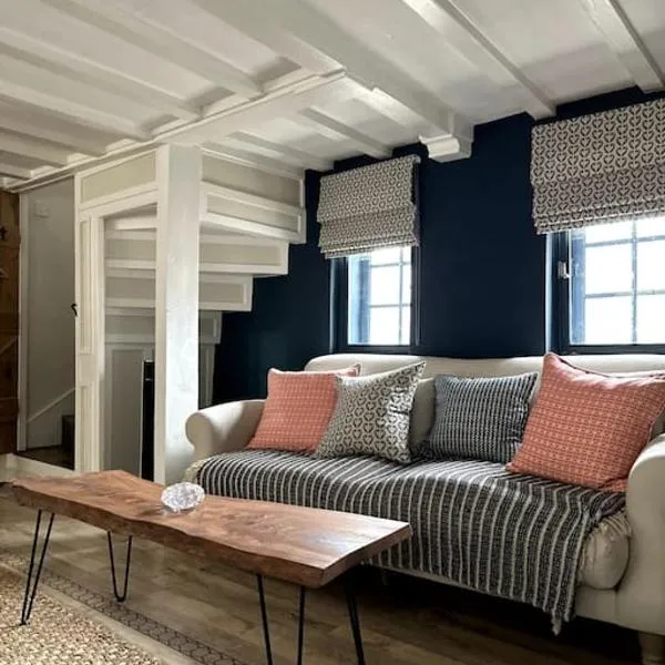 Grade II listed Cottage in Oundle with private courtyard, hotelli kohteessa Oundle