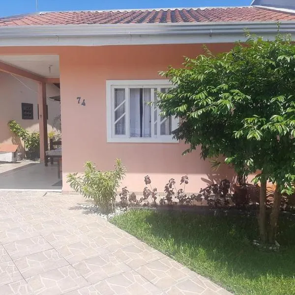 Confortável quarto em Matinhos, khách sạn ở Matinhos