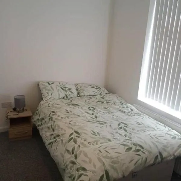 Ensuite Double-bed H3 close to Burnley city centre, hotel in Burnley