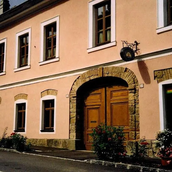 Ferienwohnungen Manuela, hotel v destinaci Schottwien