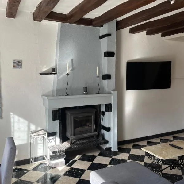 Stunning 2 bedroom townhouse in pretty village, hotel en Mézières-en-Brenne