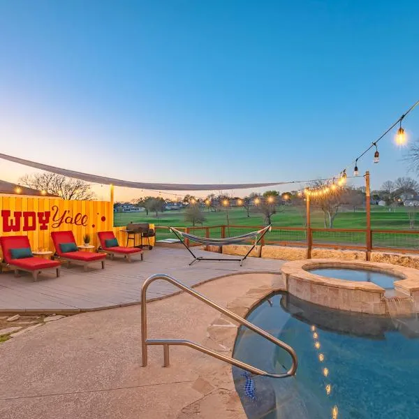 Stunning Pool Overlooking Golf Course & Game Room, hotel v destinaci San Antonio