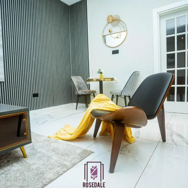 2-BEDRM URBAN Elegance at The Rosedale Apartments, hotel di Accra