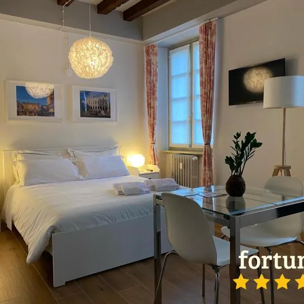Wish Rooms Charme&Relax, hotel v Bergamu