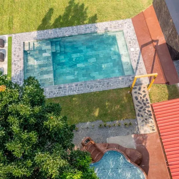 Casa La Finca Private Pool / AC WiFi 300Mbps, hotel din Fortuna