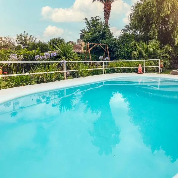 Los Patitos Bungalows, хотел в Гуалегуайчу