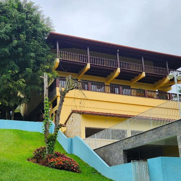 Casa Feliz: serviço, hidro aquecida, piscina