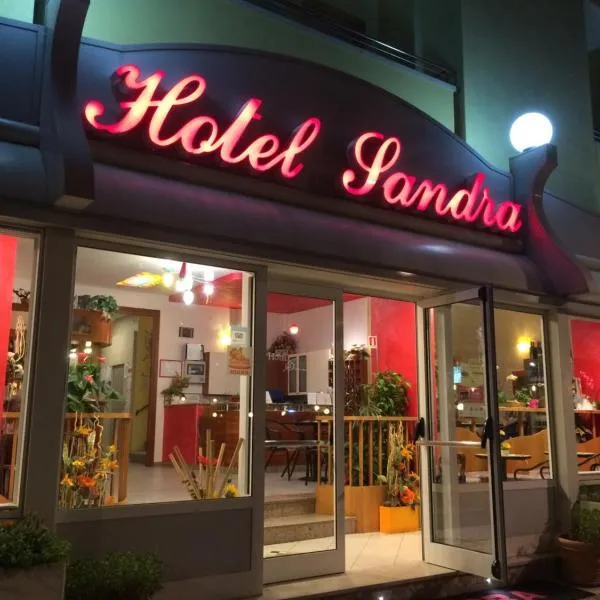Hotel Sandra โรงแรมในกัตเตโออามาเร