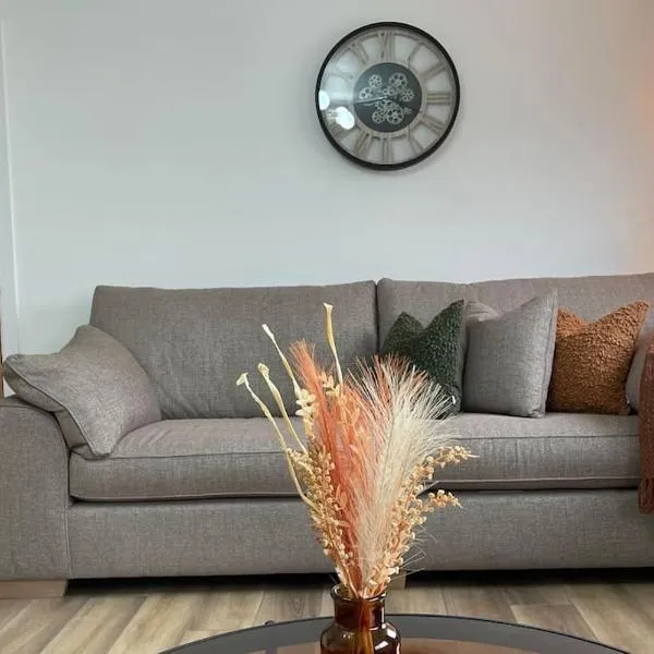Braeview - by Caithness Luxury Apartments NC500 - 3 Bedroom Luxury holiday home - Sleeps Work teams upto 3 & holiday makers upto 5, hotel in Wick