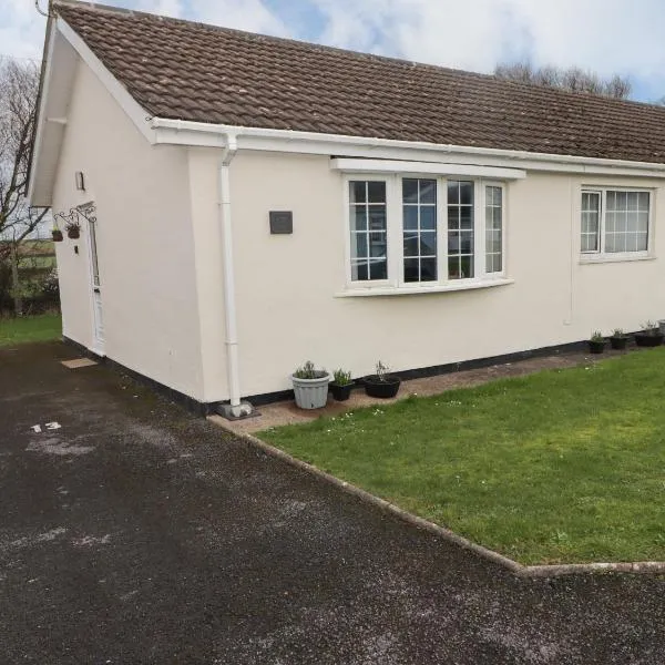 13 Gower Holiday Village, hotel in Swansea