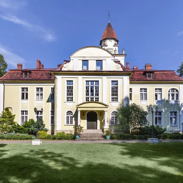 Pałac Nieznanice Zabytek Gościnny ze SPA, hotel in Garnek