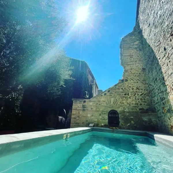 La Vieille Demeure – hotel w mieście Torreilles