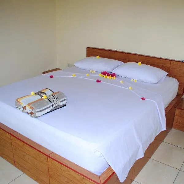 Kubu Sari Guest House: Pemuteran şehrinde bir otel