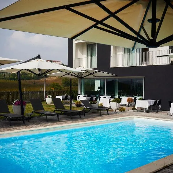 House Iaquin, hotel v destinaci Dobrovo