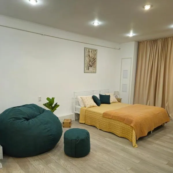 The Bohemian Connection, Rezerva acum studio Ultracentral Spatios si Curat, Scaun Masaj, Ceai, cafea, apa filtru, parcare publica gratuita, hotel v destinaci Craiova