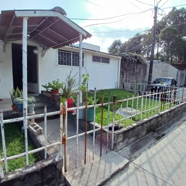Santa Tecla Acogedora Guest House, hotel in Nueva San Salvador