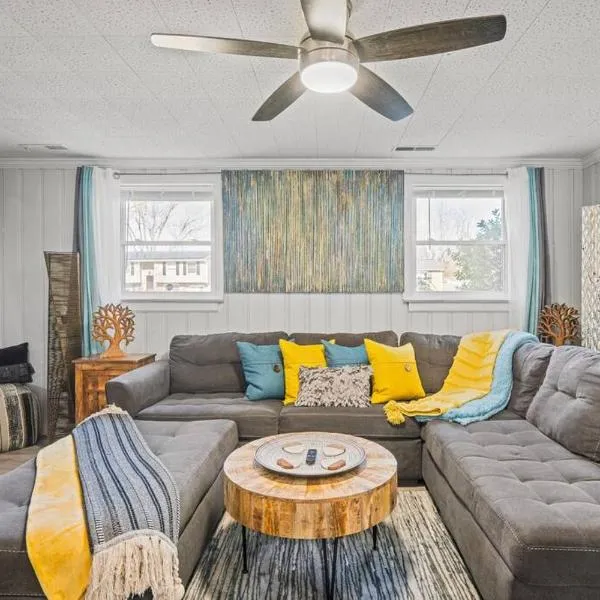 Stylish Haven 11 Minutes from the Richmond Airport, hotel in Richmond