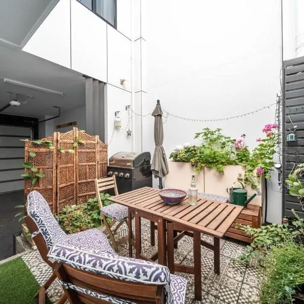 Kashida - Persian-Style Townhouse with Office, hotel em Marion