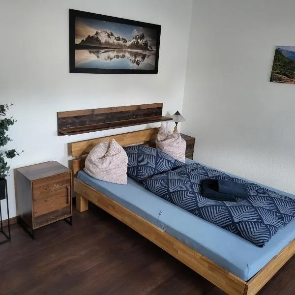 Einzelwohnung im EG mit Terrasse und AC, hotel in Osterburg