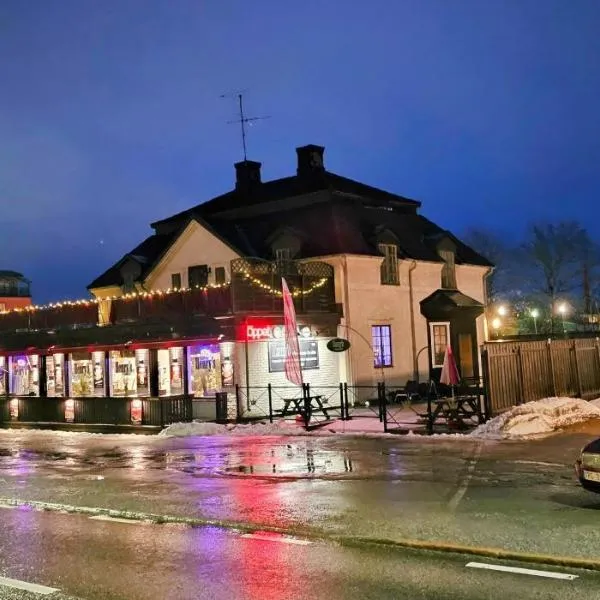 Villa Henrys, hotel in Väsby