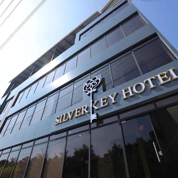 Silverkey Hotel Yelahanka, hotel in Bengaluru
