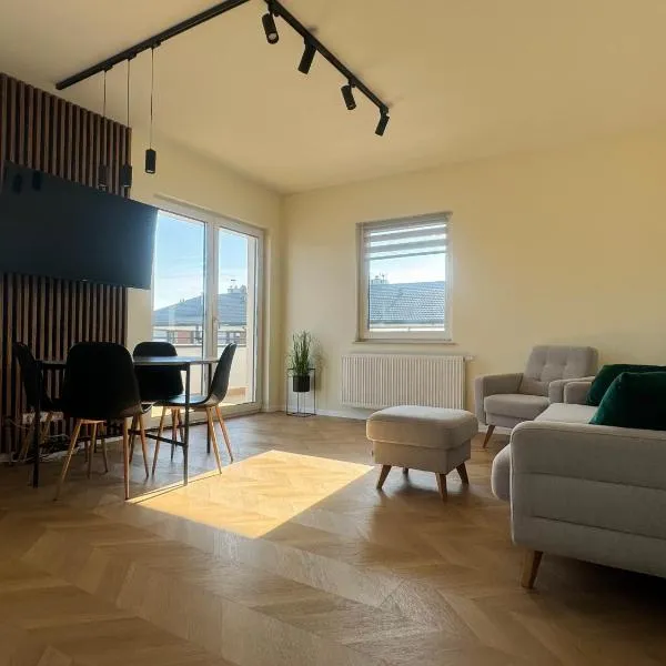 Stylish 3 bedroom apartment with balcony, hotel v destinaci Płock