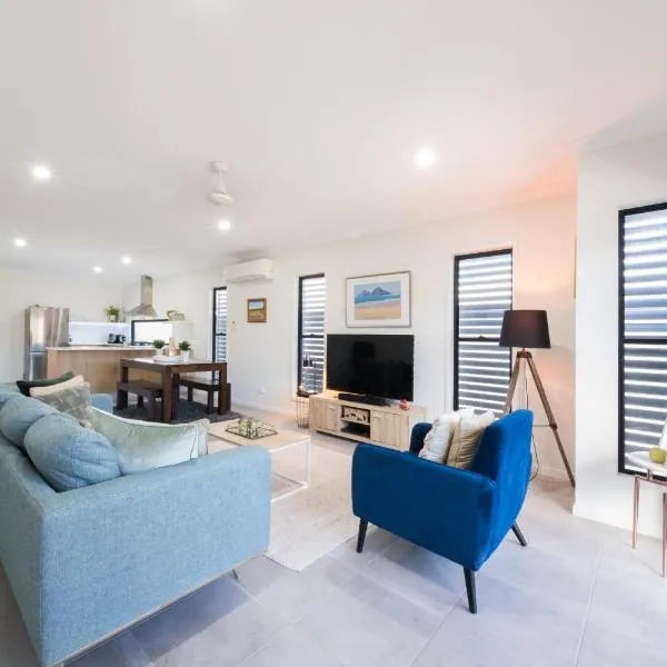 Whitsunday Whisper Terrace - Townhouse Pets Airlie, hotel v destinaci Airlie Beach