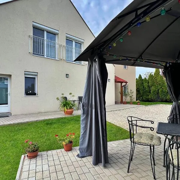 Gardencity Apartmanház, hotel in Győr