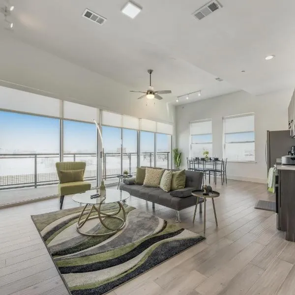 Contemporary 2BR I Gym I Parking I Workspace, hotel v destinaci Dallas