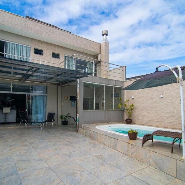 Casa c/piscina á 15 minutos Parque Beto Carreiro e 300m da praia Navegantes